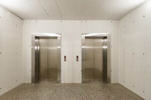 Сталинхаус 3 этаж (лифт).jpg