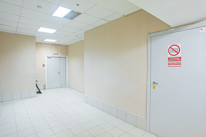 Файл:Орджоникидзе 40 (цоколь 1).jpg