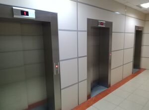 Фрунзе 242 4 этаж (лифты).jpg