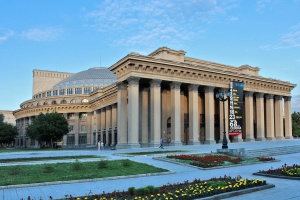 Театр оперы и балета.jpg