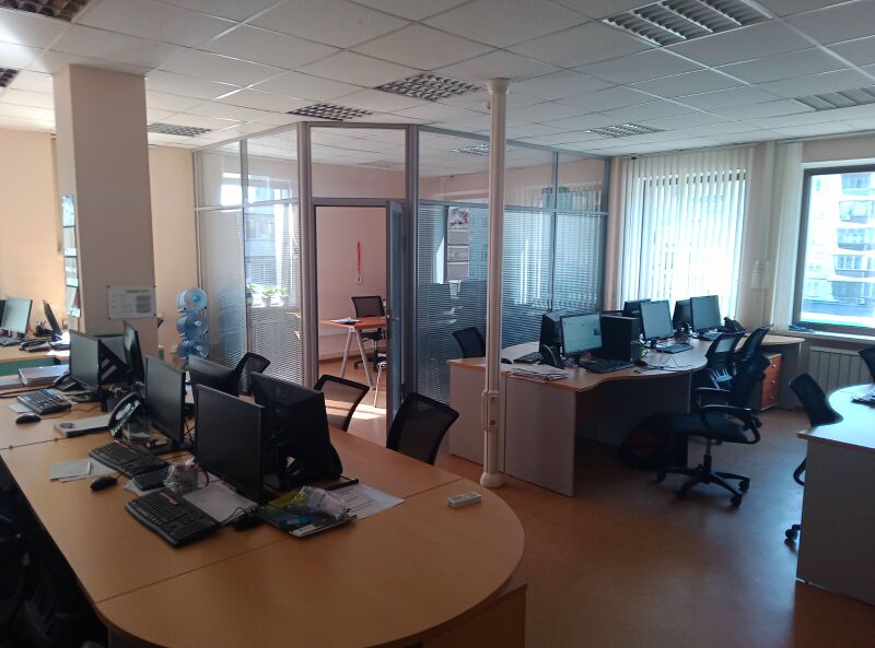 Файл:Челюскинцев 18-2 офис 413.jpg